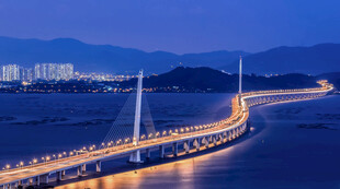 跨海大桥夜景璀璨迷人