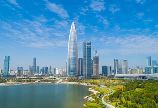 深圳城市天际线与湖景风光