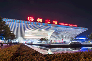 深圳北站夜景灯光璀璨