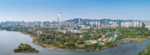 城市河畔全景风光