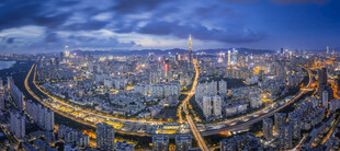 城市璀璨夜景俯瞰图