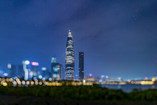 深圳夜景璀璨摩天大楼