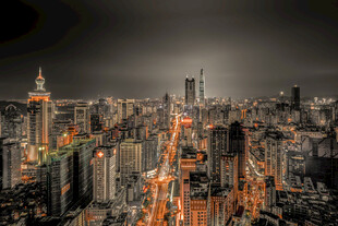 夜幕下繁华都市璀璨景象