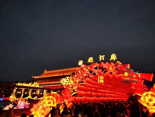 夜间绚烂花灯展
