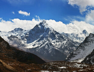 高原雪山壮丽风光