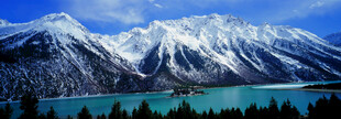 雪山蓝湖自然风光