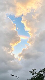 天空七彩祥云奇景