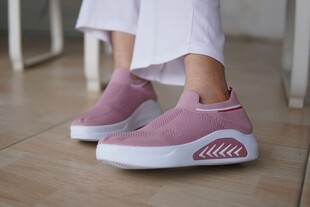 粉色休闲鞋上脚展示