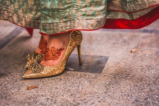 中式金色刺绣婚鞋