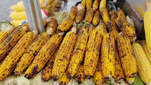 街边特色烤玉米