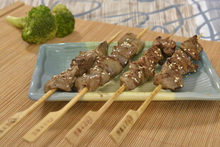 炭烤牛肉串美食
