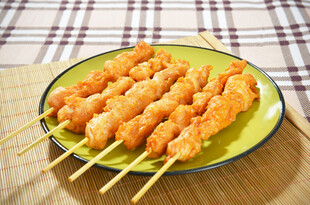 盘装美味鸡肉串