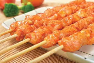 美味腌制鸡肉串