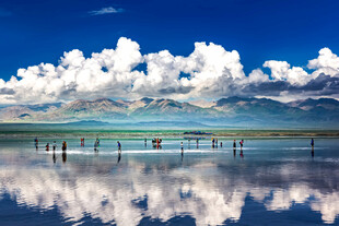 盐湖天空之镜美景