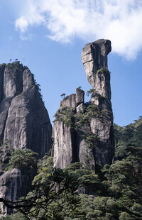 奇峰怪石