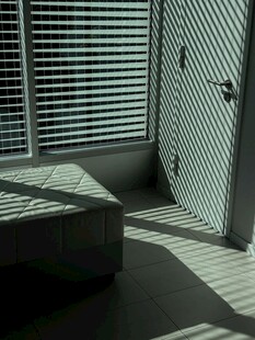 室内百叶窗光影场景