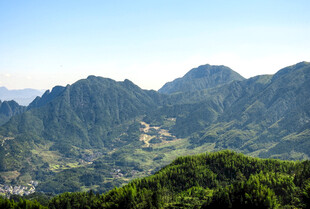 晴日青山山野风光