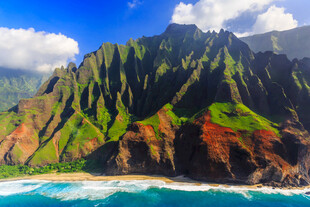 海滨青山碧海风光