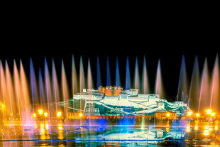 彩色音乐喷泉夜景