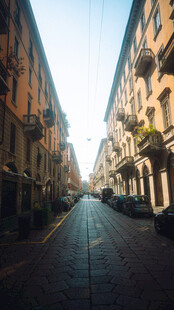 欧式老街晨光街景