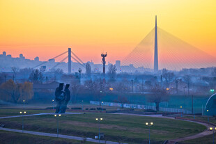 黄昏城市大桥远景