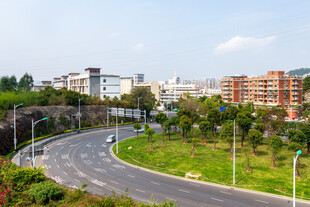 城郊道路城市景观