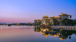 黄昏临湖古建风光