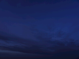 深蓝夜幕天空云景
