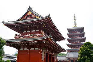 日式古寺五重塔风光