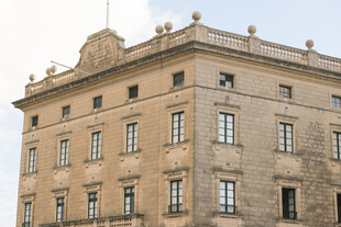 欧式古典建筑转角外观