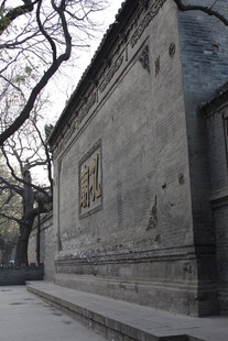雪后古建院墙