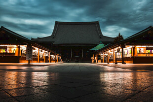 雨夜古寺夜景