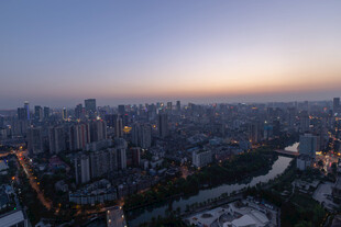 清晨城市高空航拍全景