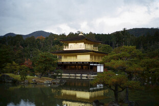 金阁寺湖畔风光