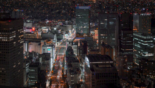 雨夜城市朦胧夜景