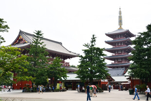 日本浅草寺五重塔风光