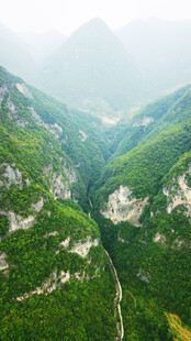 青山峡谷自然风光