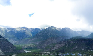 层峦山野自然风光