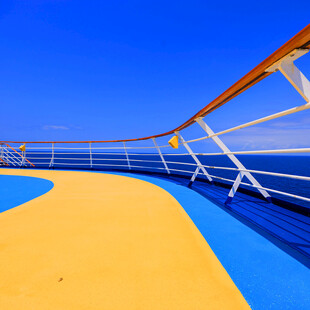 邮轮甲板海景风光