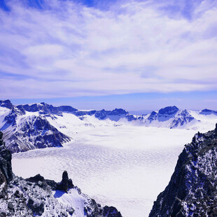 雪山云海壮丽风光