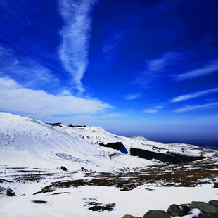 高原雪山晴空美景