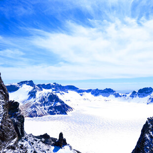 雪山云海晴空美景