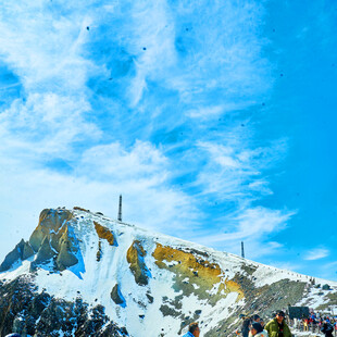 雪山景区晴日风光