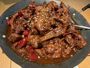 香辣黑鸭煲