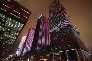 都市高楼夜景仰拍
