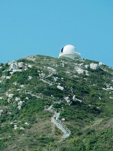 山顶观测台山野风光