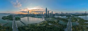 滨水城市日落全景