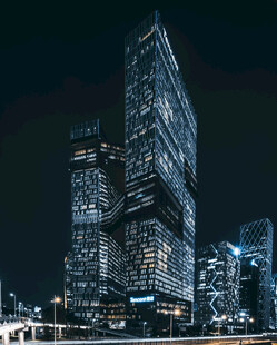 城市夜景摩天写字楼