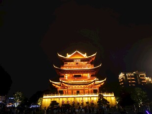 中式古楼夜景