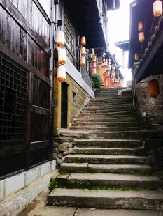 古街石阶巷道风光